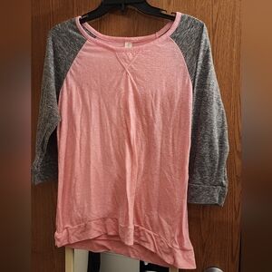 No Boundaries 3/4 sleeve top